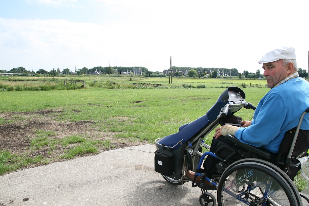 Wim Hardijzer in scootmobiel bij Westergouwe